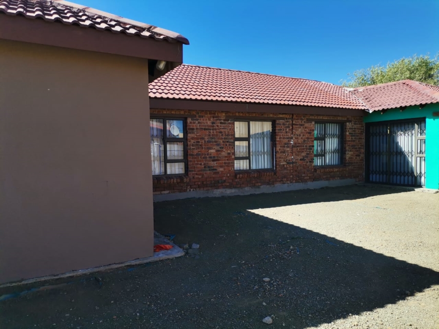 3 Bedroom Property for Sale in Lourierpark Free State